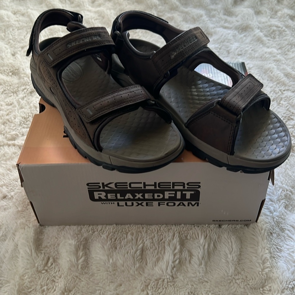 Sketchers relaxed fit with luxe foam sandals men’s size 9